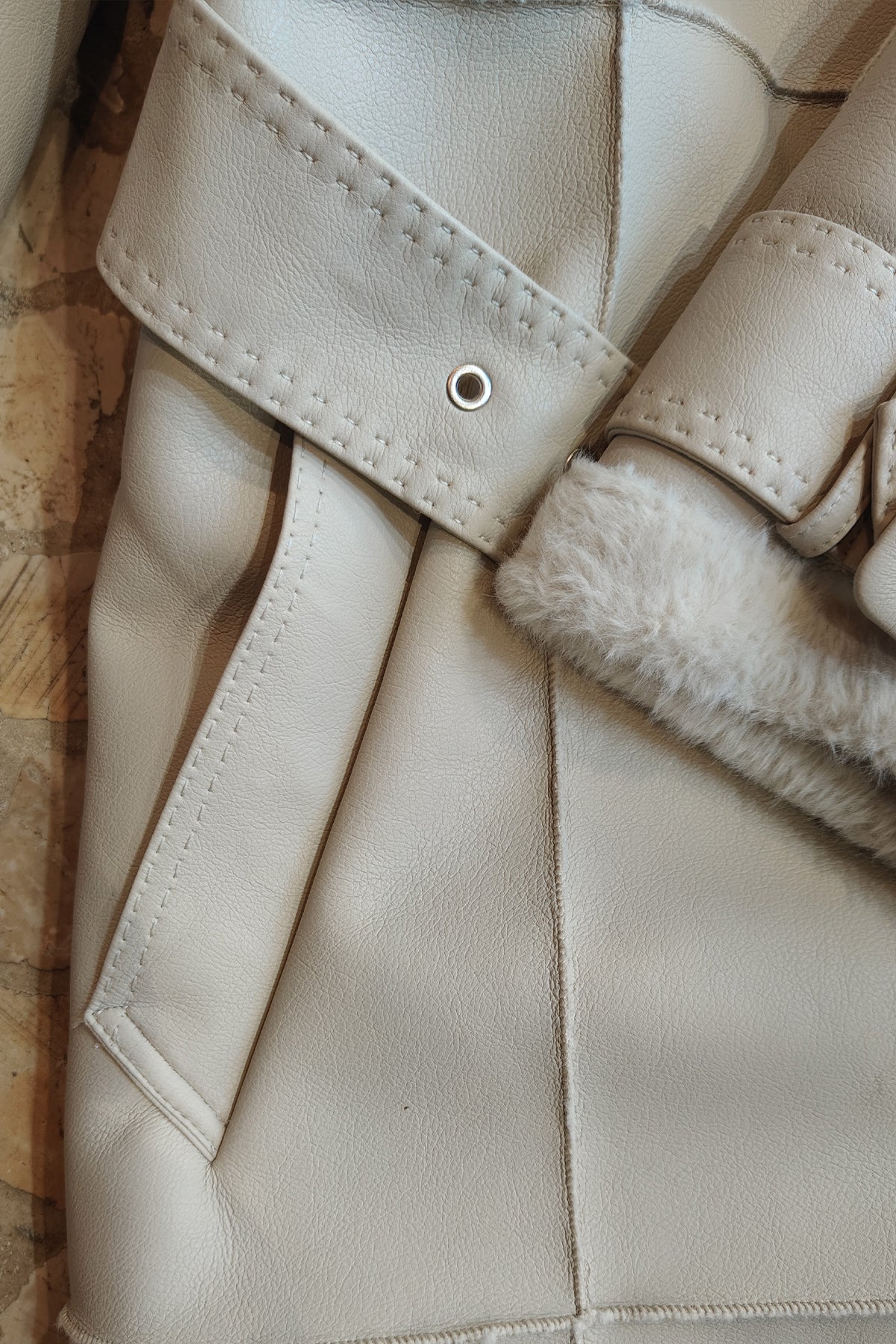 Trench lungo con eco pelliccia