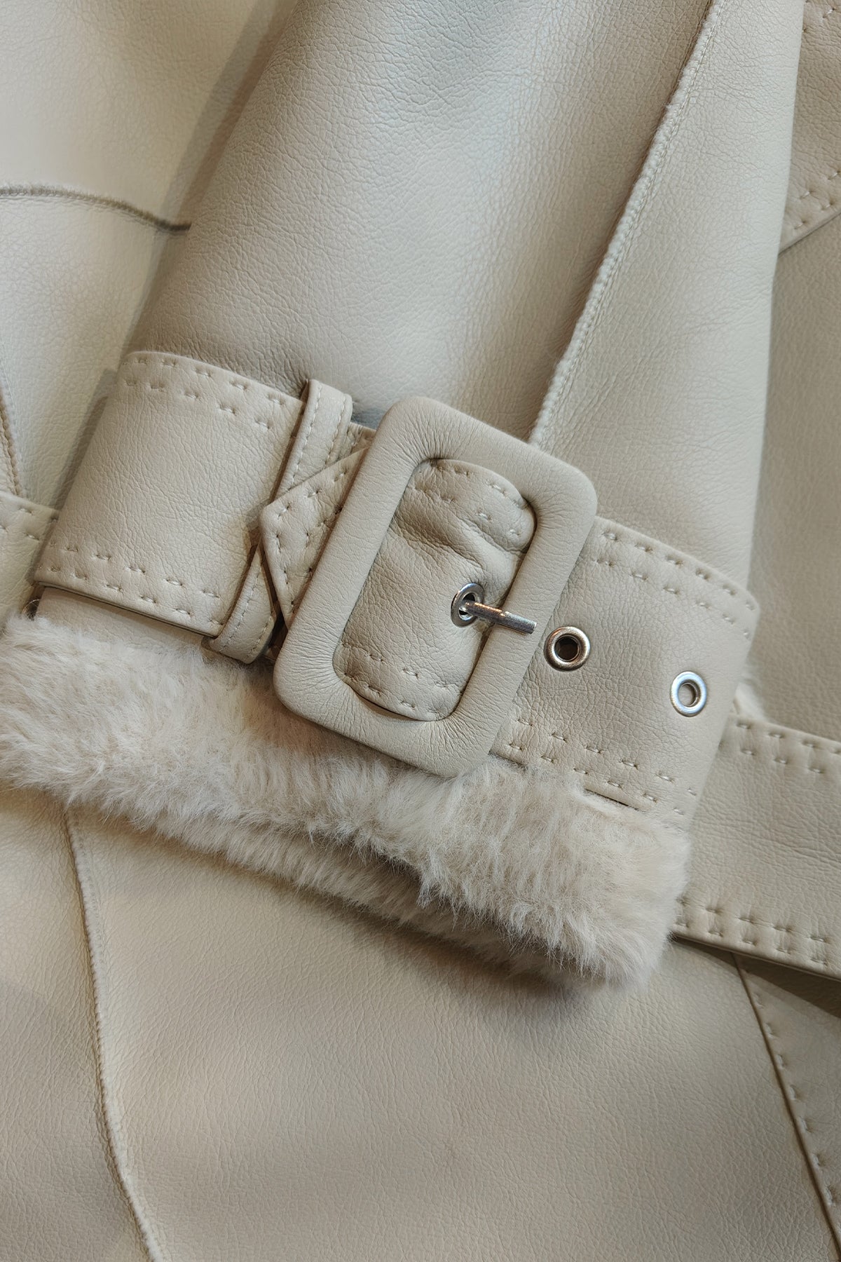Trench lungo con eco pelliccia