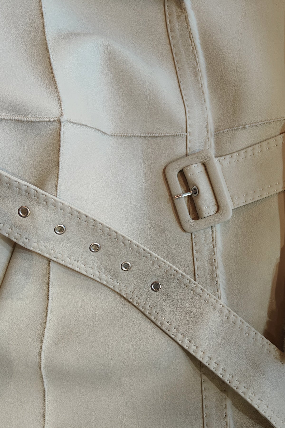 Trench lungo con eco pelliccia