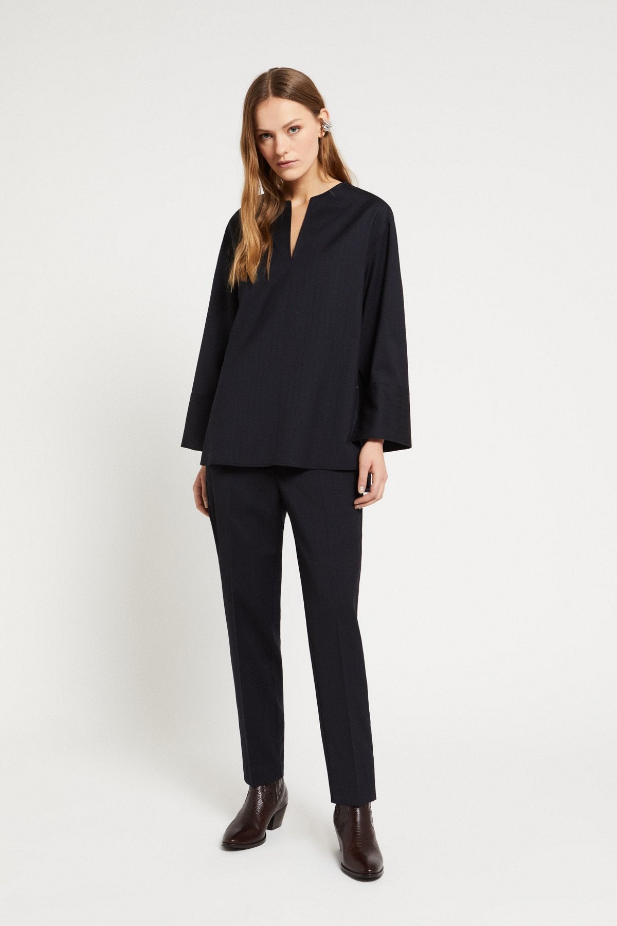 Blusa con scollo a intaglio
