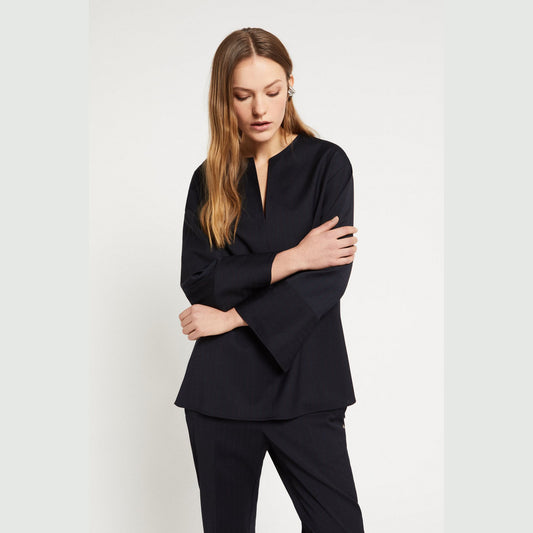 Blusa con scollo a intaglio