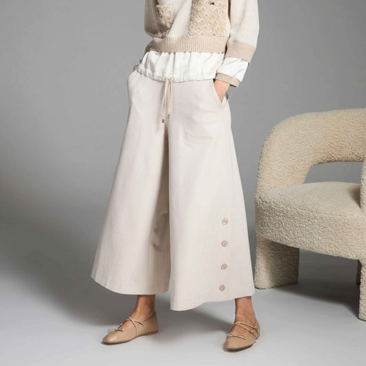 Pantalone largo con bottoncini
