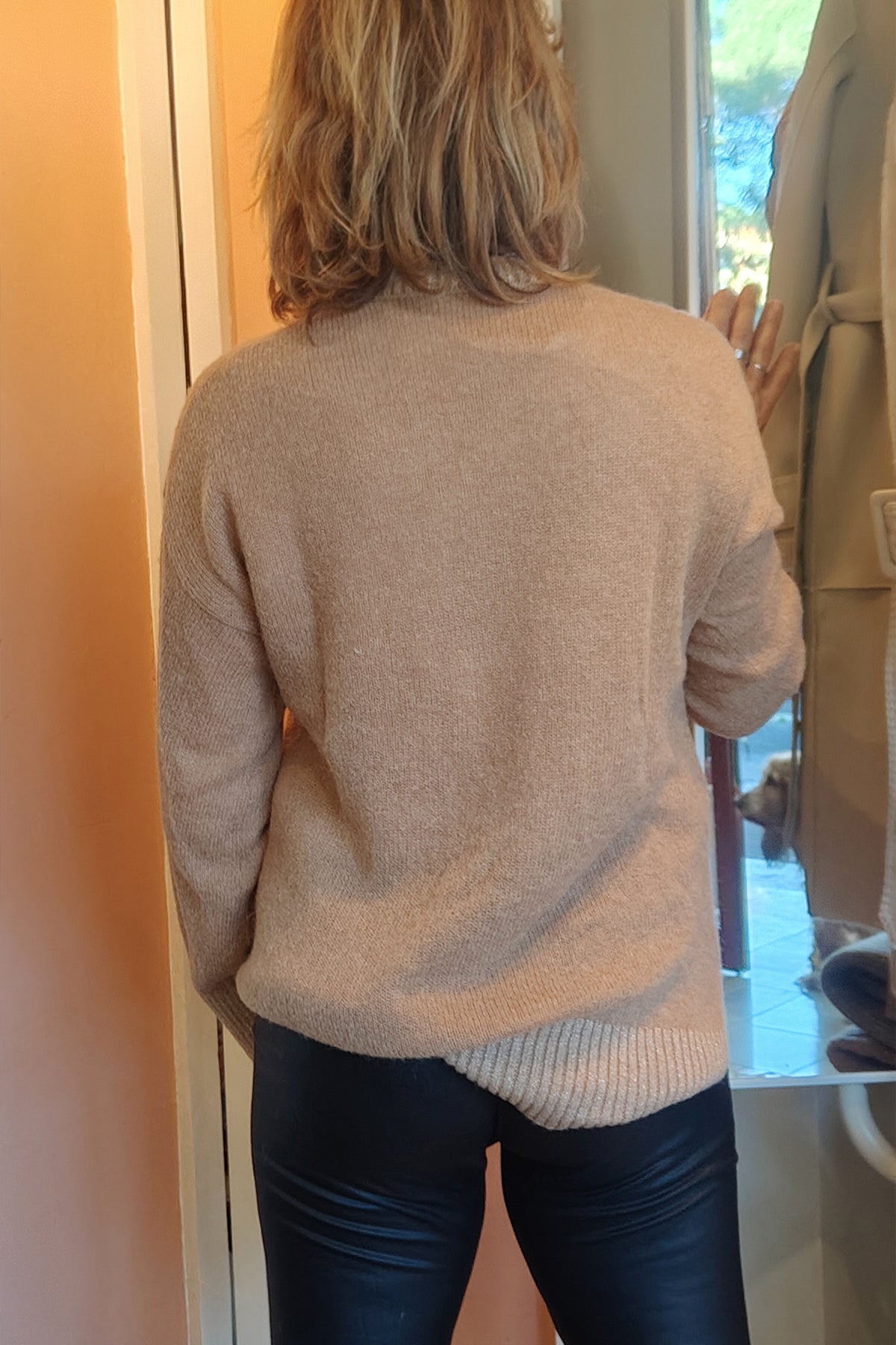 Pullover scollo a V bordo con lurex