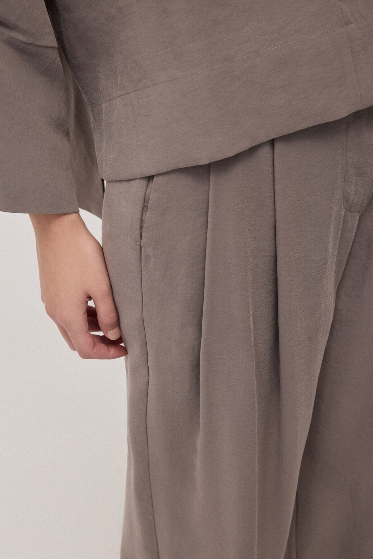 Pantaloni palazzo con pince