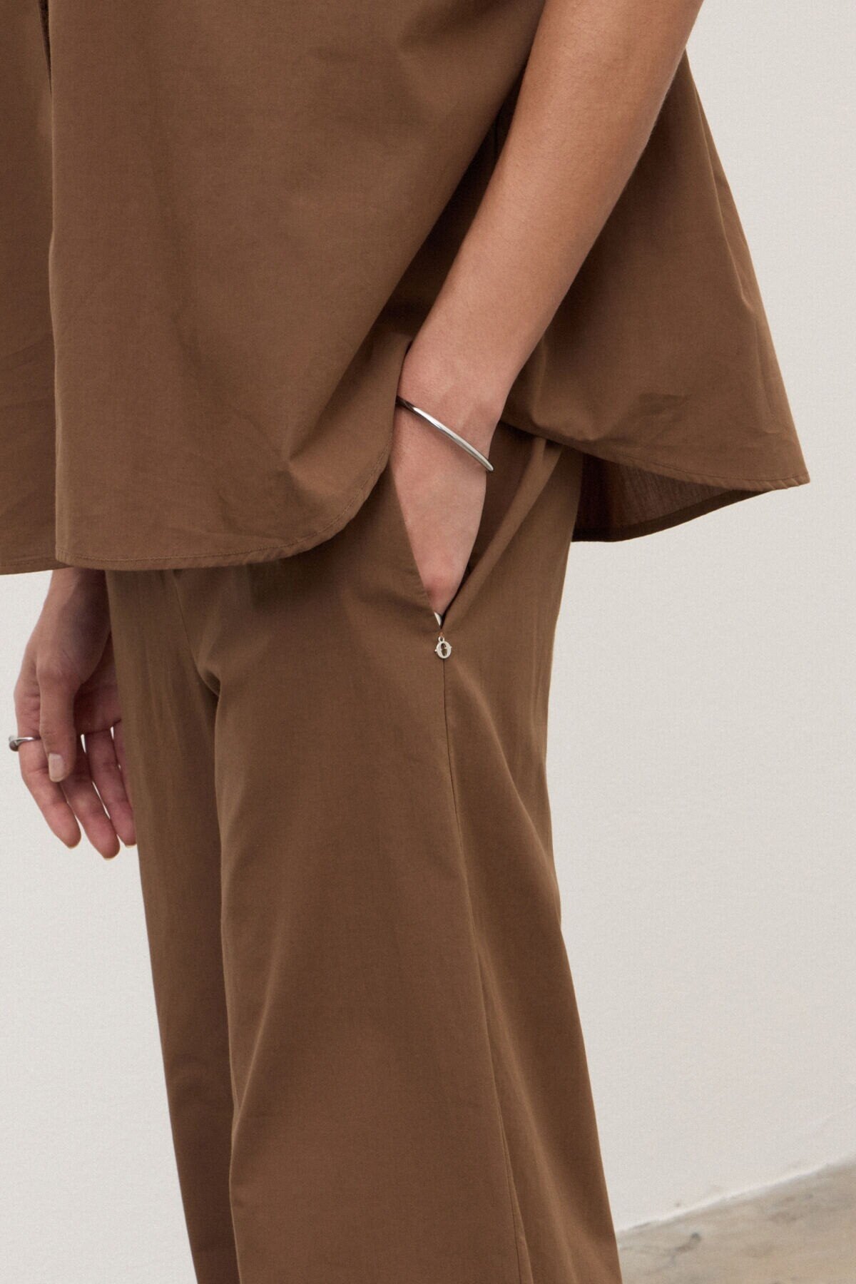 Pantaloni cropped in popeline