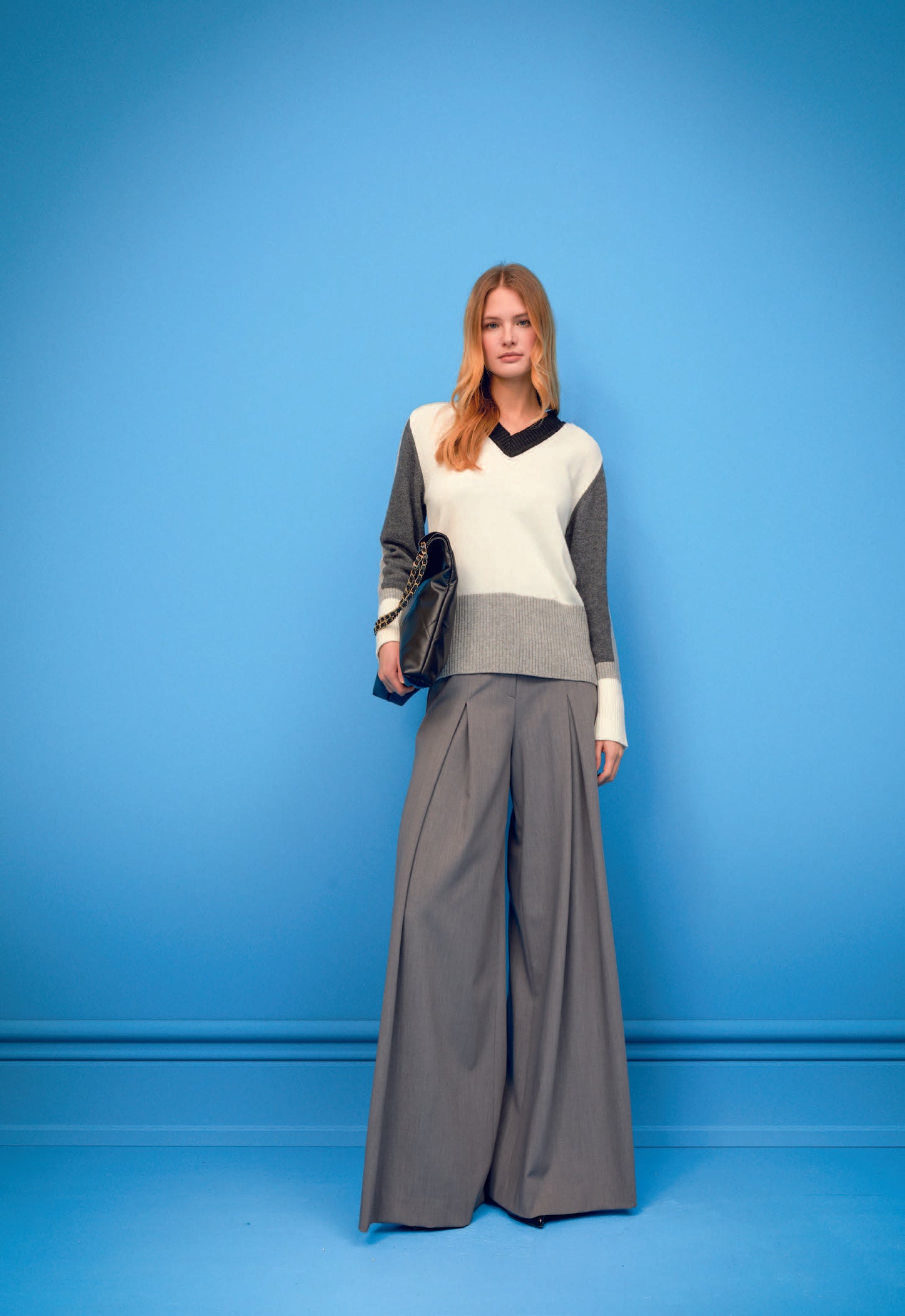 Maglia a V toni del grgio