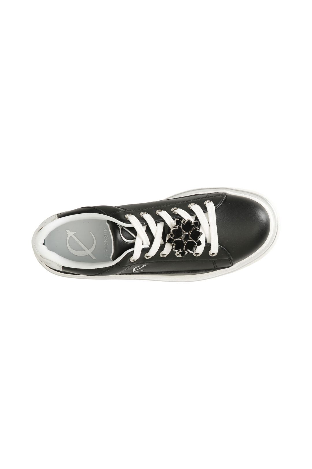 Sneaker in pelle con accessorio smaltato nero