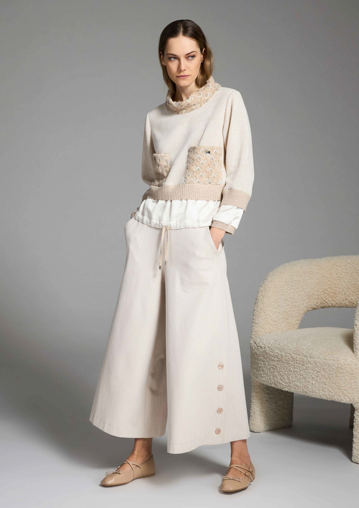 Pantalone largo con bottoncini